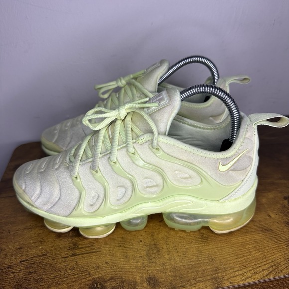 Nike Vapormax Women's Size 7 Mint Green Sneakers - Picture 2 of 6
